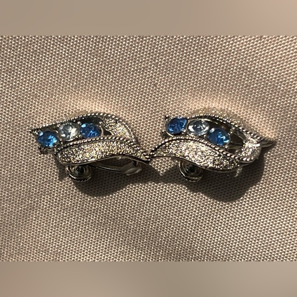 Vintage Coro Clip On Blue AB Rhinestones Faux Pearl Silver Tone Earrings - Picture 1 of 3